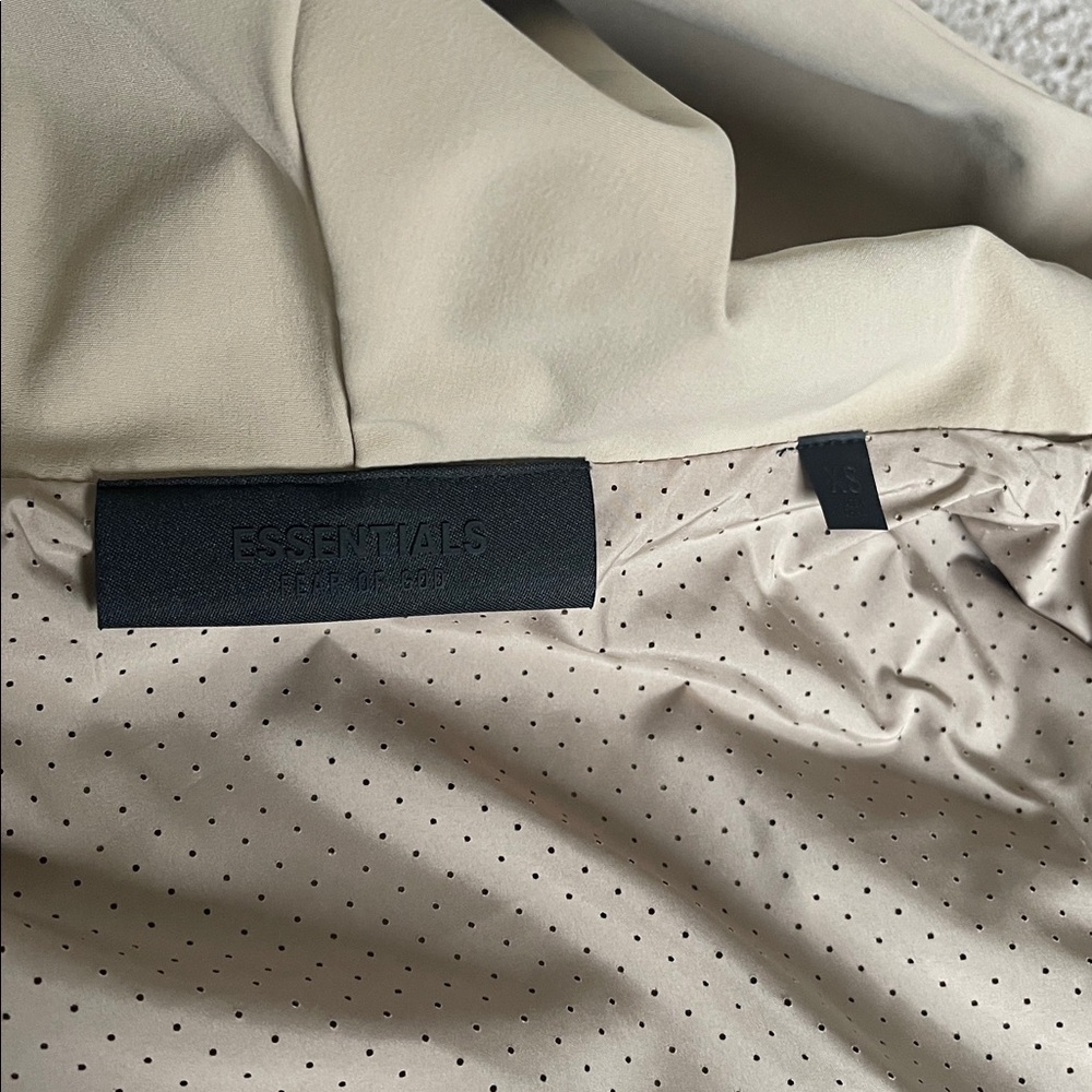 Fear of God Essentials hooded cropped anorak jacket, desert sand, xs - Picture 3 of 7
